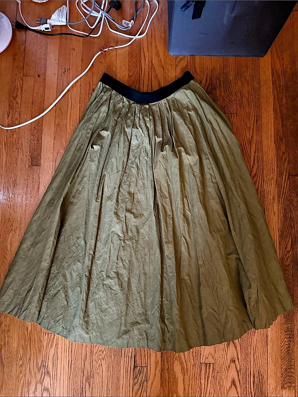 Lovely Taffeta Olive Pleated Midi Skirt Like New